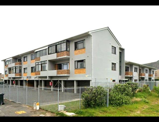 2 BEDROOM PROPERTY TO RENT IN FISH HOEK